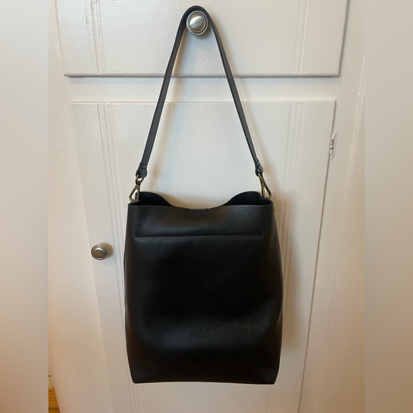 Madewell The Transport Bucket Bag, Black Leather, NWT - Picture 3 of 16